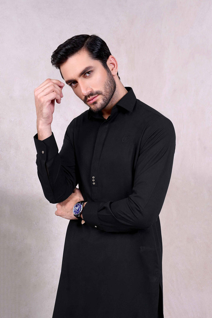 Sard-Daar Black Kameez Shalwar