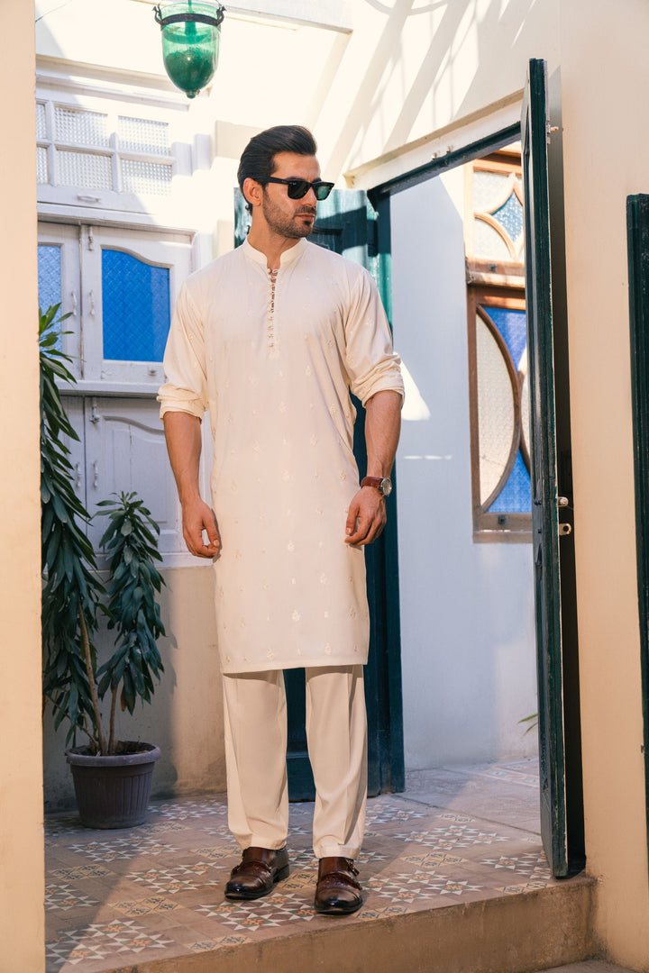 Aghaaz Cream Kurta Pant