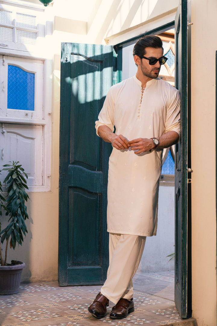 Aghaaz Cream Kurta Pant